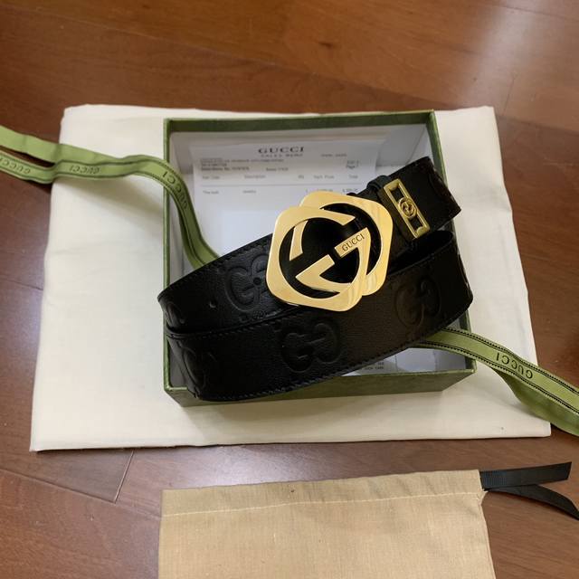 古奇gucci经典精品斜边喷砂扣，双g版型精品扣，原产油蜡皮压花，意大利进口皮底，精细钢印logo，经典版型高档时尚 ，对版车线，宽度3.8 Cm 专柜最新版买