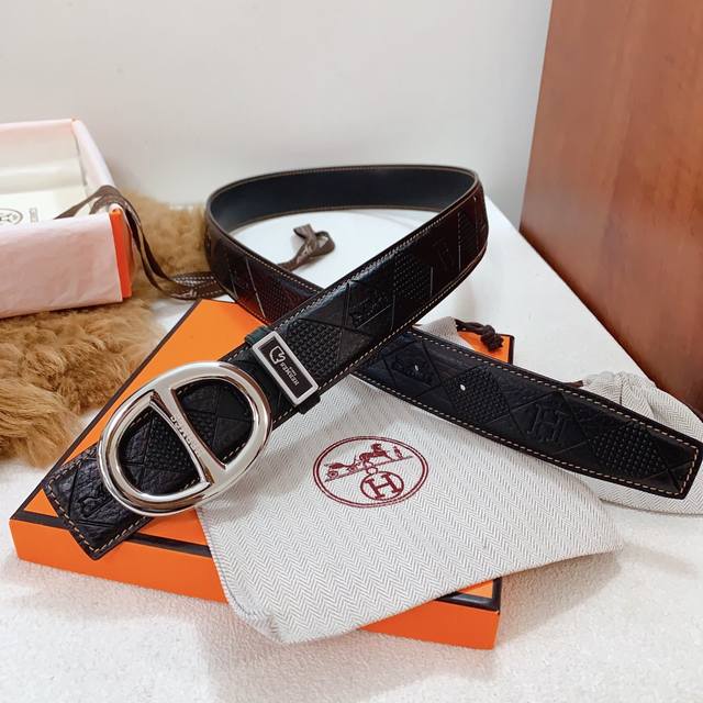 爱马仕新款同步。配正版包装新款金砂效果精品纯钢扣，双面可用压花皮料，看货看品质带宽3.8Cm，对版对货，全套包装！市场高版本！