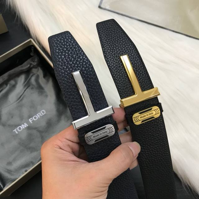 配正版包装汤姆福特顶级原单货。高端正版，纯钢锻造18K 精品，双面荔枝纹进口头层牛皮，两面可用，好货拼质量，皮质柔软舒适，绝非普通皮料，品质保真 制作工艺考究
