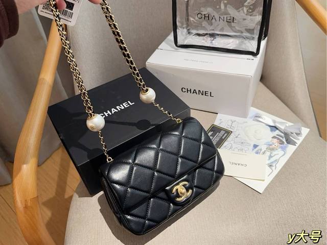 香奈儿chanel 24S 最新双珍珠调节扣 汤圆方胖子 尺寸21×14×6 礼盒包装 香奈儿chanel 24S 最新双珍珠调节扣 汤圆方胖子 尺寸21×14×6 礼盒包装