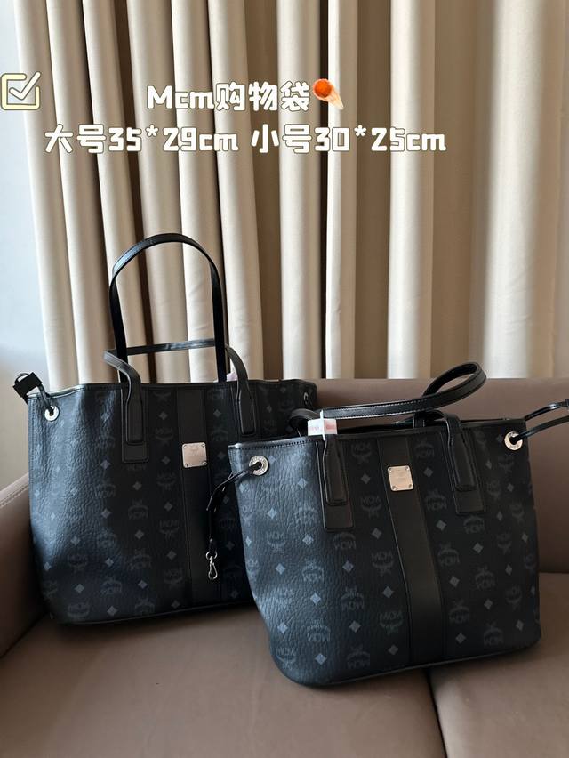 大号 小号 Mcm购物袋两件套高端货包中包。小包可以单被 内容超大 物超所值。超千皮系列妈咪购物袋 原单货 高品质 特别实用的一款原版五金logo 尺寸大号35 大号 小号 Mcm购物袋两件套高端货包中包。小包可以单被 内容超大 物超所值。超千皮系列妈咪购物袋 原单货 高品质 特别实用的一款原版五金logo 尺寸大号35