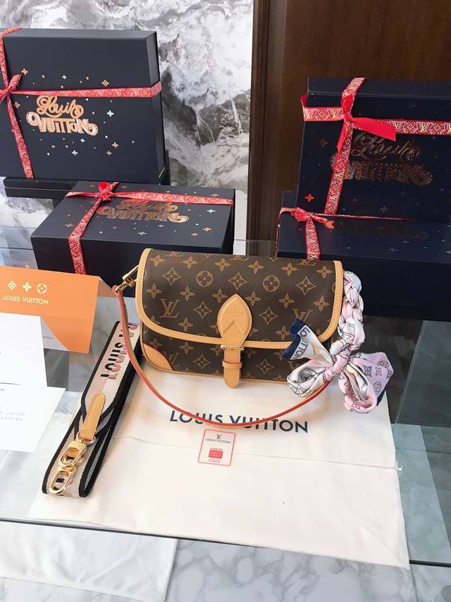 圣诞礼盒 钢版 天呐lv法棍包穿搭也太好看了吧 无滤镜的上身实拍先 自从speedy20开始就种草了这个系列然后又特别喜欢 双肩带的配置让复古的气质中又带着时尚