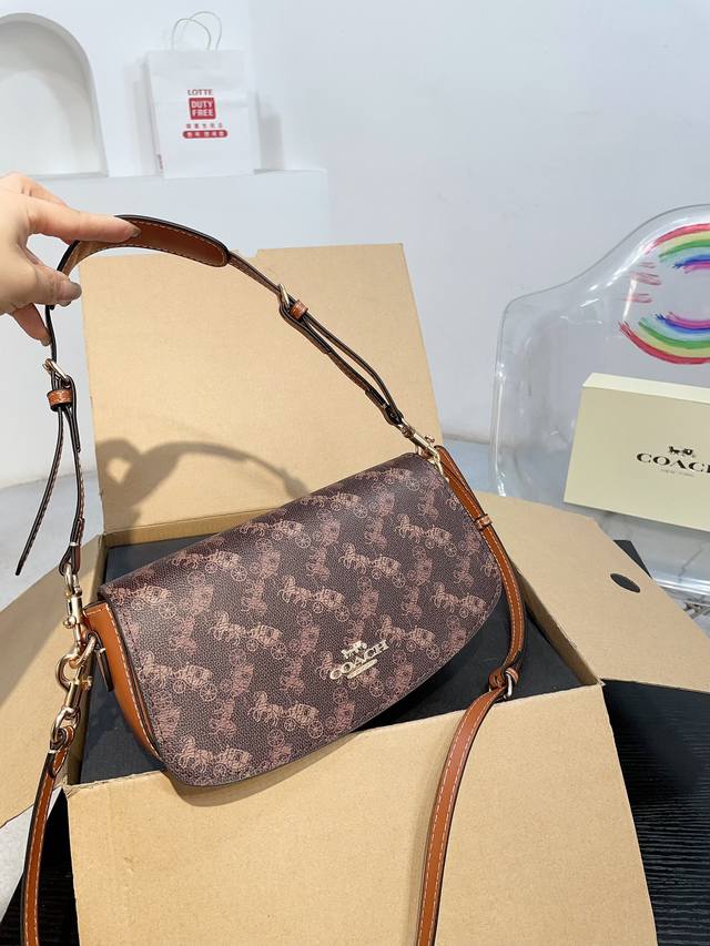 配折叠盒子 Coach 蔻驰新款手提包 Andrea 一眼心动的包包 小小的身体，大大的容量！ 尺寸：24 14 货号151Ym