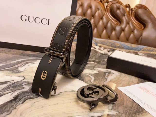 一条带一个扣 一条带两个扣 礼物首选古奇最新款自动扣 头层牛皮经典花纹 火爆全网 好货上手就知超级时尚款式的自动扣。让你走到哪里都是焦点。设计独特，穿戴更舒适大