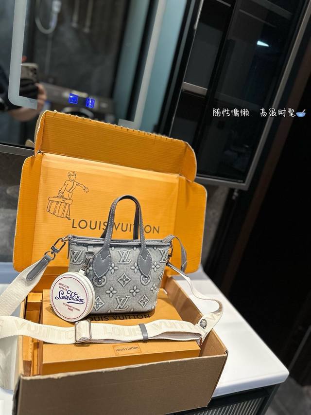 Lv 路易威登 丹宁中古菜篮子 刺绣宽肩带 哇咔咔太喜欢了 真是惊艳到我了、包包挺括 很能装 整体而言 非常实用 又耐造 尺寸：18*9*14Cm