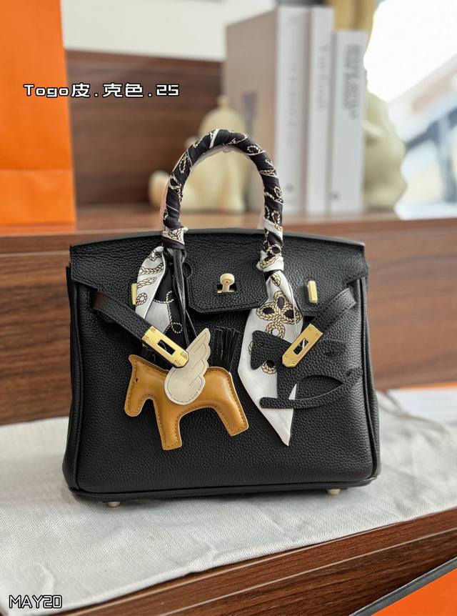 折叠盒 Size：25×20 Hermes爱马仕 Birkin 25 金扣 Togo牛皮 铂金包手提包 Birkin最受欢迎的，触感柔软，又非常耐磨，容量又非常