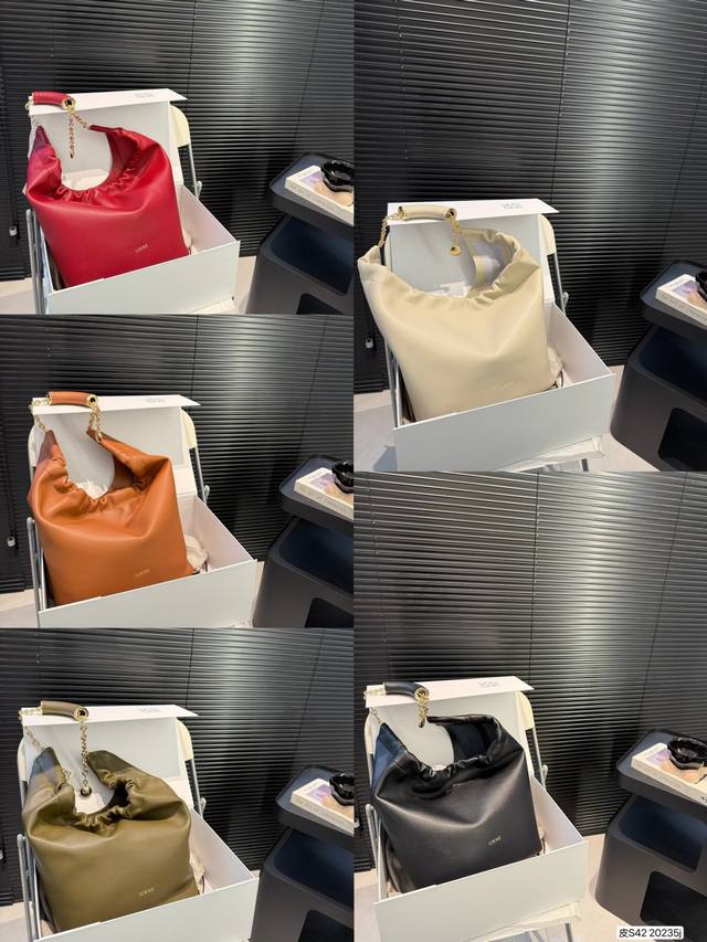 配折叠盒纯皮罗意威loewe Squeeze腋下包 纯皮质感很高级 容量超级大也很耐用 日常出街背它回头率百分百 就是这种随性慵懒感 尺寸26 32 货号5 配折叠盒纯皮罗意威loewe Squeeze腋下包 纯皮质感很高级 容量超级大也很耐用 日常出街背它回头率百分百 就是这种随性慵懒感 尺寸26 32 货号5