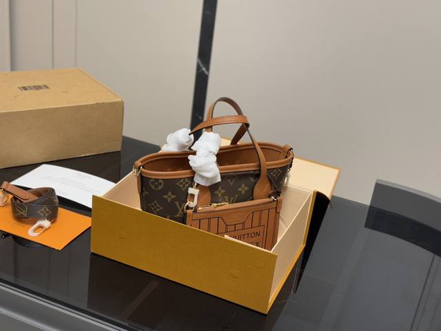 配折叠盒飞机盒 Size： 20.17Cm Lv Neverfull Bb新款购物袋！ 骨灰级产物！ 经典到无可复制！ 有质感！有味道！