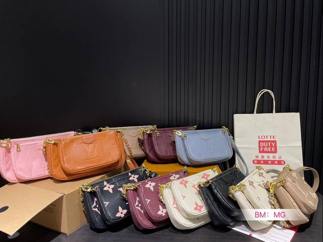 配折叠礼盒 L家 麻将包三件套 细节看实拍图不多介绍啦 牛皮 大象灰 真的好舒服！ 新品新品！ 搜索lv 四合一 尺寸：24*12