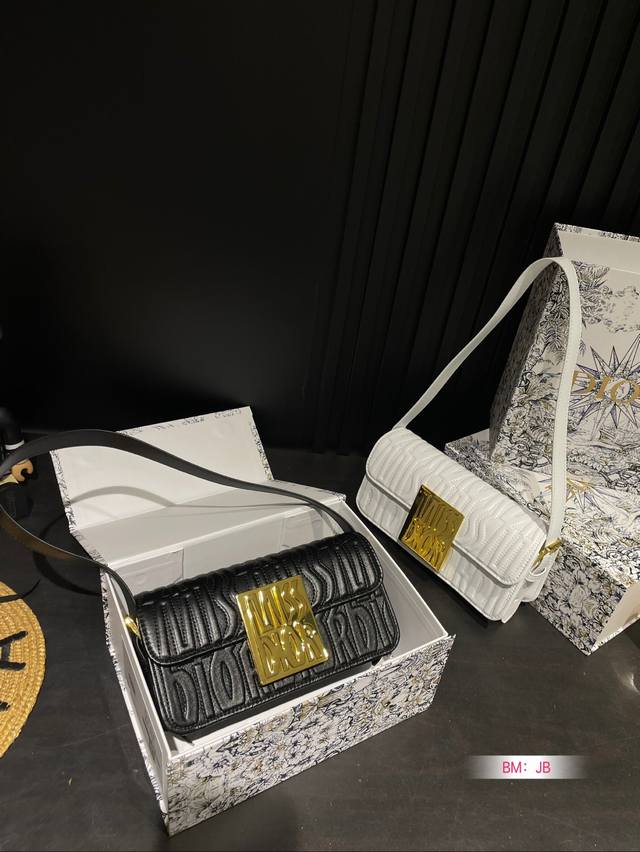 配折叠礼盒 原版来啦 迪奥 Hobo腋下包 原版五金 尺寸：22*11