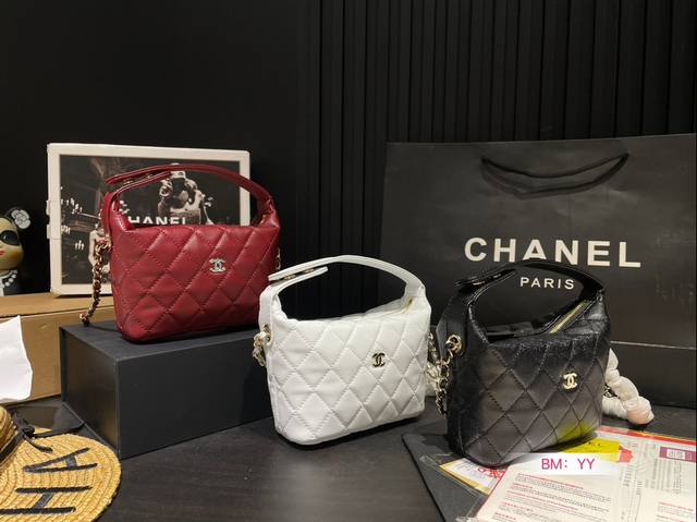 配折叠礼盒 香奈儿饭盒包 很有质感又很轻松的一个包型 貌美又实用 尺寸：19 14