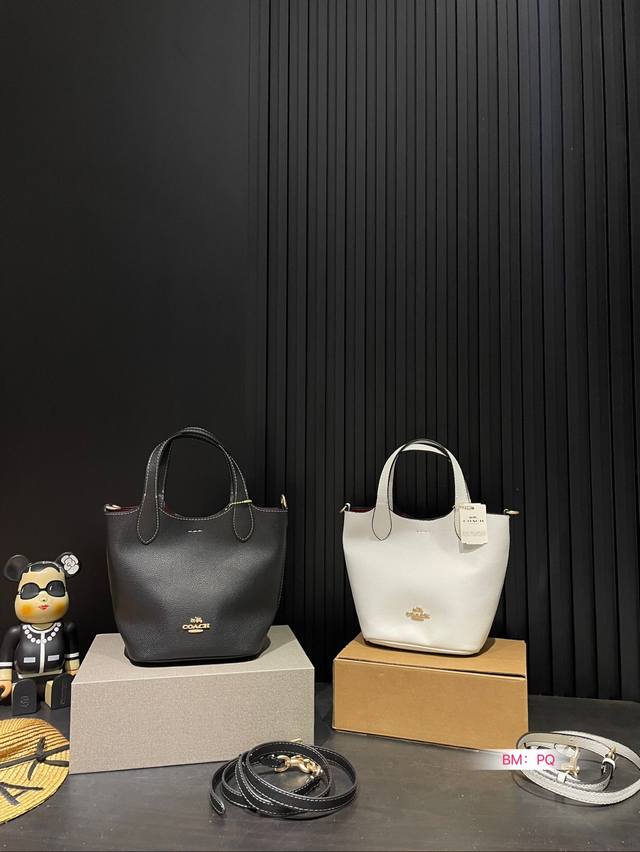 送挂件 配折叠盒子 蔻驰托特包 菜篮子 独特设计 时尚又经典 超级百搭 日常通勤皆可 上身又a又飒 尺寸17*20