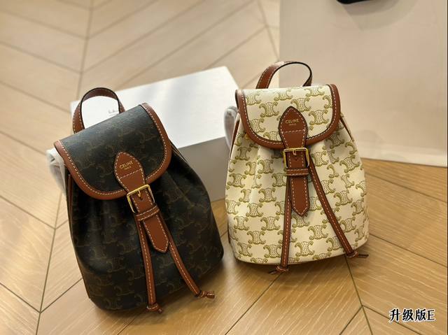 配盒 Celine新品预告本命老花mini双肩包 释放双手!复古小巧 实用性设计肩带长度可调节容量满满经典学院风休闲日常 老花经典加持 日常的优秀单品很有学识氛 配盒 Celine新品预告本命老花mini双肩包 释放双手!复古小巧 实用性设计肩带长度可调节容量满满经典学院风休闲日常 老花经典加持 日常的优秀单品很有学识氛