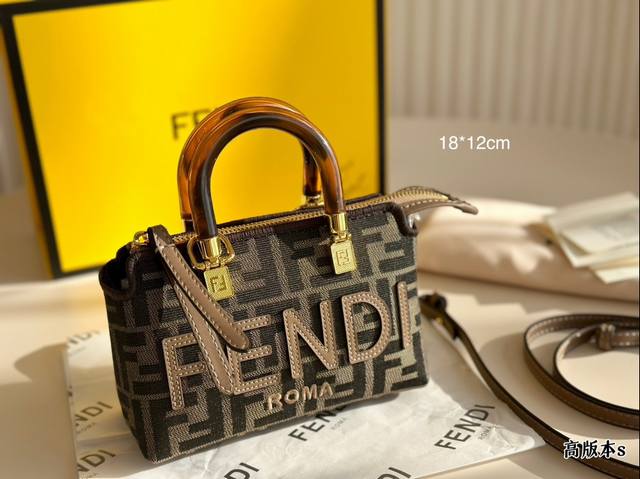 折叠盒 小身材大容量by The Wayfendi新版by The Way可可爱爱可斜挎可手提颜色也是太行了叭!尺寸18*12Cm 折叠盒 小身材大容量by The Wayfendi新版by The Way可可爱爱可斜挎可手提颜色也是太行了叭!尺寸18*12Cm