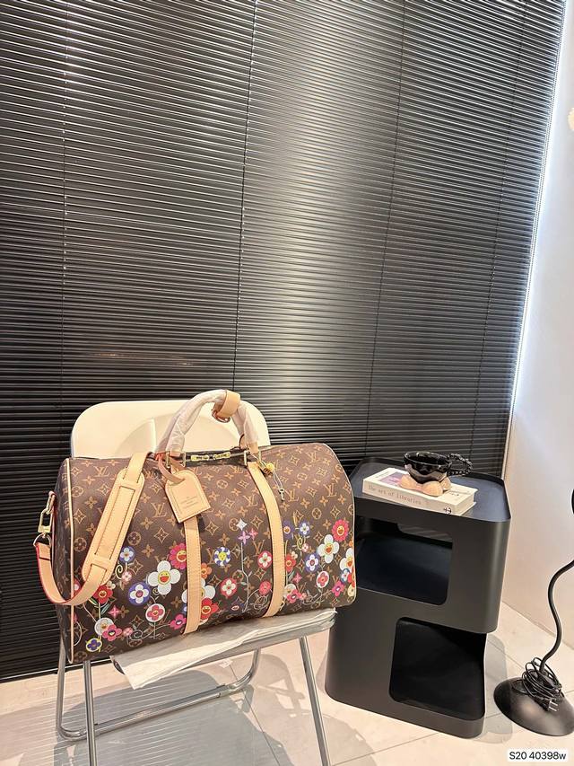 Lv 旅行袋真的超能装 出门旅行首选重点是拿起来超级飒时尚达人必备单品之一 尺寸:50 29货号40398 Lv 旅行袋真的超能装 出门旅行首选重点是拿起来超级飒时尚达人必备单品之一 尺寸:50 29货号40398