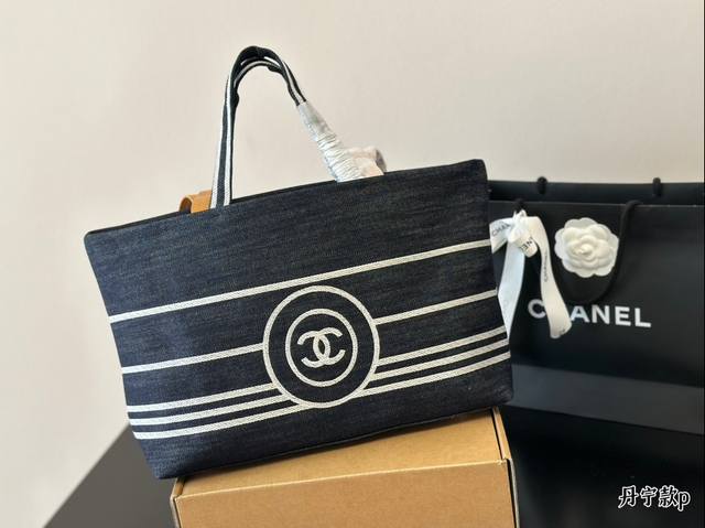 我的周末一定要背着chanel出门超级酷的沙滩包 百搭时髦适合秋冬季出门旅行出差 尺寸35*25 我的周末一定要背着chanel出门超级酷的沙滩包 百搭时髦适合秋冬季出门旅行出差 尺寸35*25