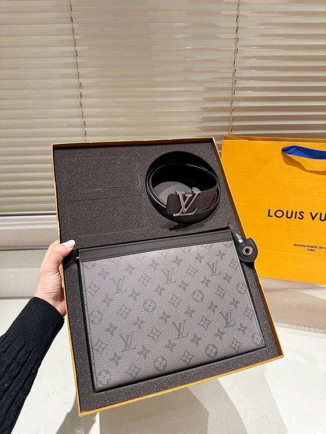 高端礼盒 送男友必备品 实在太高级啦 皮带手包 高版本！腰带牛皮皮带～热门款 男女通用皮带里面最火的版本啦～质量很好 全套包装！五金绝对不褪色 皮带头和专柜一样