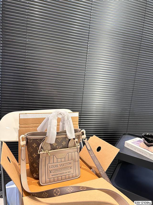 小号 配飞机盒折叠盒子 Lv 双面购物袋 Neverfull Bb Upside Down 双面 Nf Bb Lv Neverfull Bb Upside Do 小号 配飞机盒折叠盒子 Lv 双面购物袋 Neverfull Bb Upside Down 双面 Nf Bb Lv Neverfull Bb Upside Do