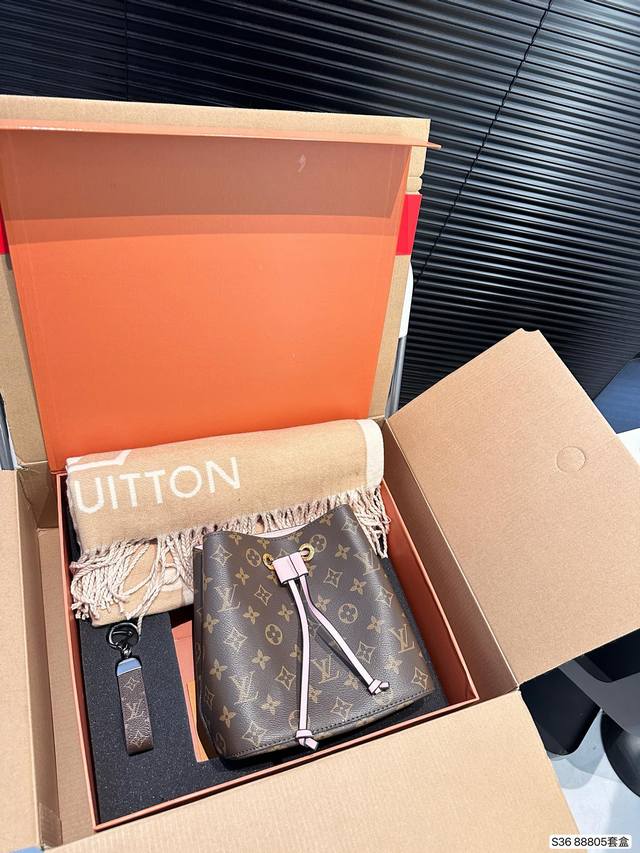 配飞机盒折叠盒子 经典lv套盒 新款水桶包 围巾挂件 尺寸20 19.5 货号88805