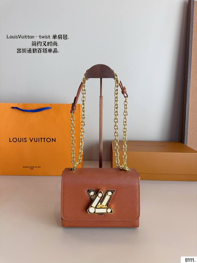 配礼盒. Lv Twist 秋冬限定单肩包 复古优雅 满满的高级感 大小适中 容量感人 休闲正装皆可轻松驾驭 尺寸:19*9*12Cm 配礼盒. Lv Twist 秋冬限定单肩包 复古优雅 满满的高级感 大小适中 容量感人 休闲正装皆可轻松驾驭 尺寸:19*9*12Cm