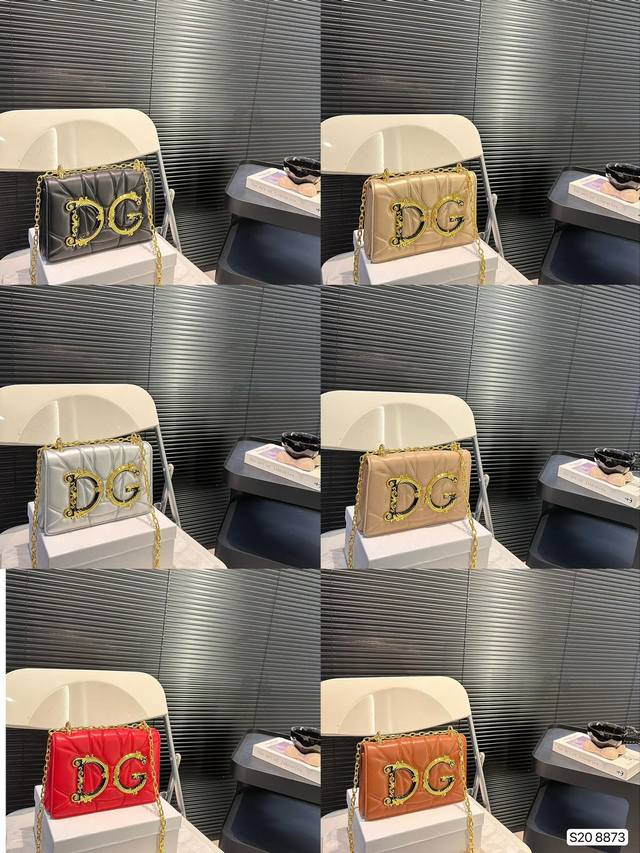 配盒子 Dg杜嘉班纳链条包 包包实在是太太太温柔了, 拿在手上少女感十足,仿佛时间停滞在听你诉说你们的故事~高级感满满 #杜嘉班纳dg 尺寸21.5 14 货号 配盒子 Dg杜嘉班纳链条包 包包实在是太太太温柔了, 拿在手上少女感十足,仿佛时间停滞在听你诉说你们的故事~高级感满满 #杜嘉班纳dg 尺寸21.5 14 货号