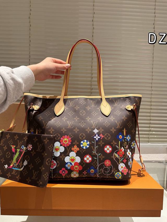 小牛皮 Lvneverfull Inside Out, 配小包老花加牛皮材质,现货!全套礼盒包装 尺寸30 28Cm 小牛皮 Lvneverfull Inside Out, 配小包老花加牛皮材质,现货!全套礼盒包装 尺寸30 28Cm