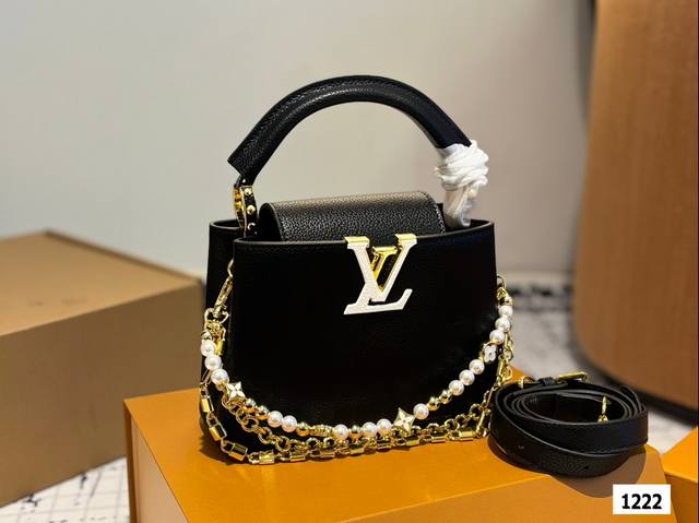 配链条40 头层牛皮 Lvcapucines 链条贵妇包 牛皮，超繁琐制作工序，女王范儿必备，经典大logo设计，结合monogram经典小花元素简洁大气，尺寸