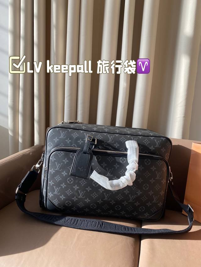 带芯片 纯皮尺寸43.28 Lv Keepall 旅行袋 百搭到没朋友 就是酷 时尚感超强 辦识度很高 方方正正很能装,上身也帅气 带芯片 纯皮尺寸43.28 Lv Keepall 旅行袋 百搭到没朋友 就是酷 时尚感超强 辦识度很高 方方正正很能装,上身也帅气
