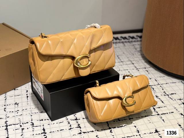 礼盒 Size：21*11Cm 25*15Cm 百搭神器 Tabby 蔻驰 酒神新品 Quilted Tabby25 链条版tabby 这你能忍住 满满的小细节