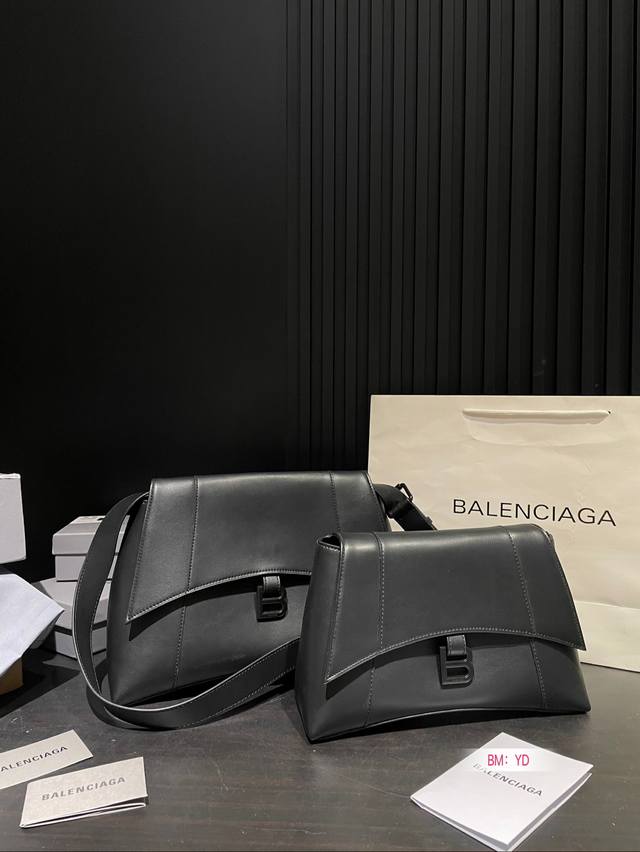 小号 大号 配盒 巴黎世家沙漏包升级版 真的超养眼！ Hourglass 牛皮沙漏包 尺寸: 大号33*21 小号29*17