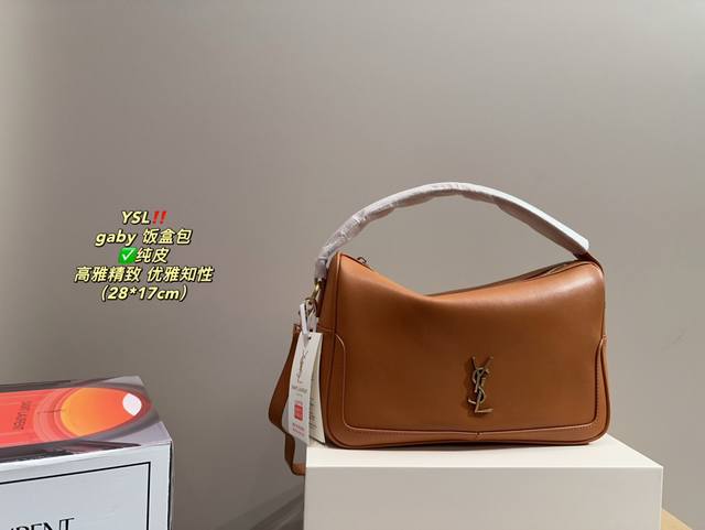 纯皮 全套包装尺寸28.17 圣罗兰 Gaby饭盒包 Ysl 时髦拿捏住啦 不显老气好好搭啊 而旦貌美气质加成好高的呀~ 爱死了这份从容优雅