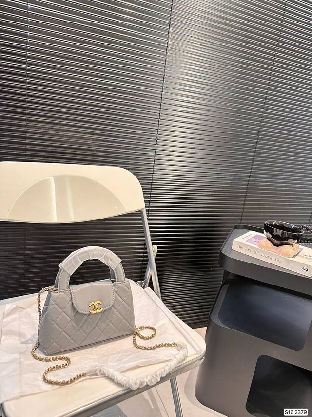 配折叠盒子 23Ss香奈儿手提包 上身太好看了，爱了爱了#Chanel23Ss # 尺寸19 12 货号2379Yu