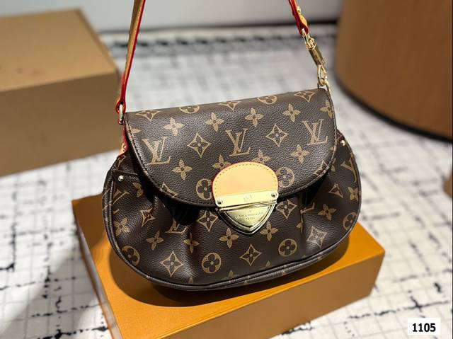 礼盒 Lv 老花系列元宝包 相当小巧所以搭配中尽品时尚靓丽迷人气质 小身材的迷你包就是这么任性 尺寸:23.17Cm