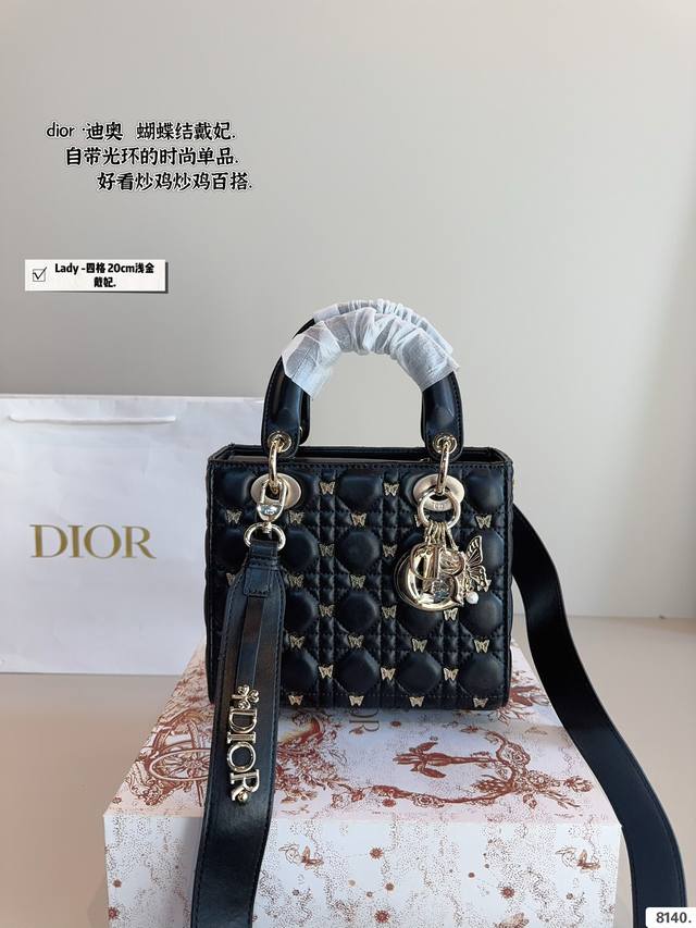 配飞机盒. 迪奥dior 戴妃包 进口小羊皮 顶级原单 质感爆棚的美 上身真的太太太有质感啦 日常逛街不要太吸晴尺寸：20*9*17Cm