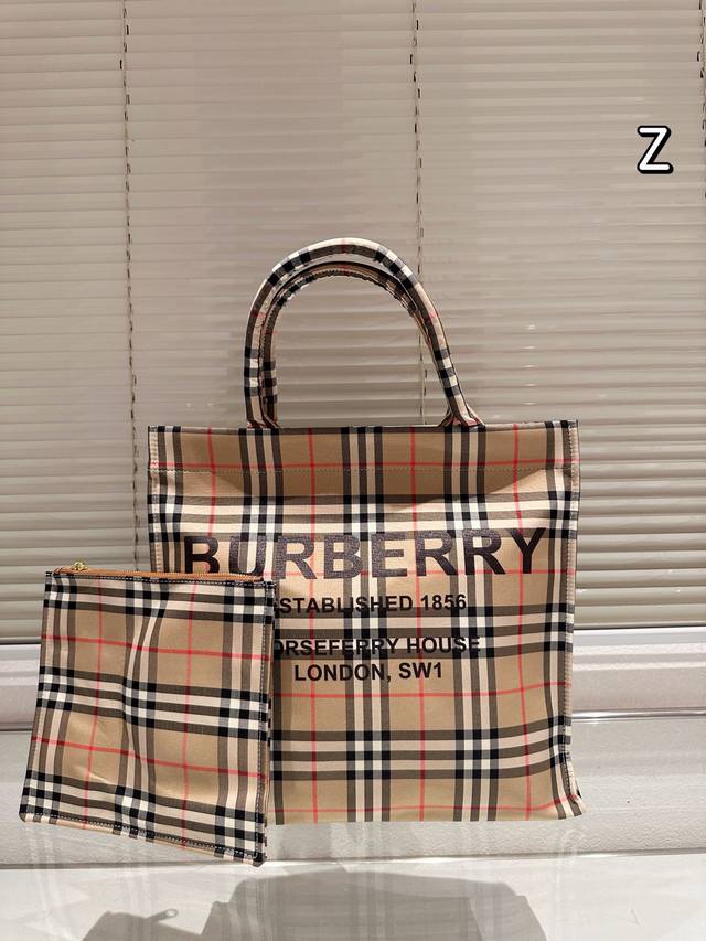 巴宝莉 Burberry 经典气质大牌购物袋 这款真的是太经典啦 你们千呼万唤的款 怎么背都好看 质量超b 进口布料 原版配色内里 Pk专柜品质 美妞必留款 趁
