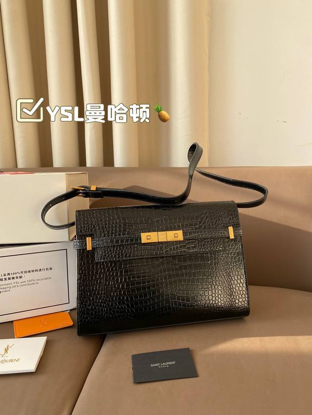 鳄鱼纹 配折叠盒子 圣罗兰出镜率最高的一只包包。Ysl曼哈顿，背起来真的太有feel。曼哈顿 最低调，从冷门到爆款。曼哈顿法棍包！尺寸刚刚好 尺寸29*20