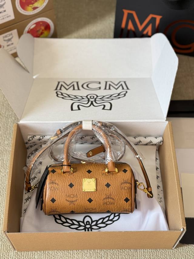 顶级原单 牛皮 Mcm 波士顿枕头包 万能包型mcm家族最新网红称号 外形超级萌 制作工艺讲究 手感很柔和 各种百搭 反正搭配啥都时髦好看到飞起!!尺寸18 1 顶级原单 牛皮 Mcm 波士顿枕头包 万能包型mcm家族最新网红称号 外形超级萌 制作工艺讲究 手感很柔和 各种百搭 反正搭配啥都时髦好看到飞起!!尺寸18 1