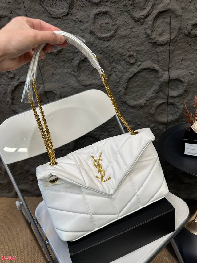 配折叠盒 Ysl圣罗兰云朵包 小白领的神仙通勤包 安利这款容量大 高颜值的链条包 容量超大的 一年四季都百搭 尺寸28.19Cm 配折叠盒 Ysl圣罗兰云朵包 小白领的神仙通勤包 安利这款容量大 高颜值的链条包 容量超大的 一年四季都百搭 尺寸28.19Cm