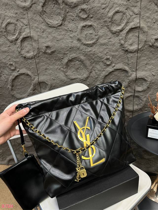 Ysl 圣罗兰gaby绗缝纹路购物袋大tote感觉太温柔了简直 随意搭配都出彩 尺寸37.31Cm