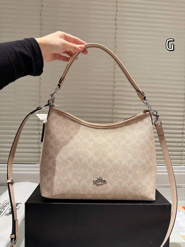 配挂件 Coach Laurel 流浪包 超大容量 版型做工一流 两根肩带 腋下斜挎都 尺寸28.25Cm 配挂件 Coach Laurel 流浪包 超大容量 版型做工一流 两根肩带 腋下斜挎都 尺寸28.25Cm