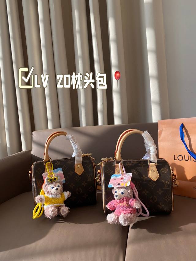 Lv Speedy 20枕头包 Lv 新款系列 枕头包 手袋 枕头包这款retiro 手袋以标志性 经典永恒。优雅低调的外形设计和宽敞的包身更加入了实用性 尺寸