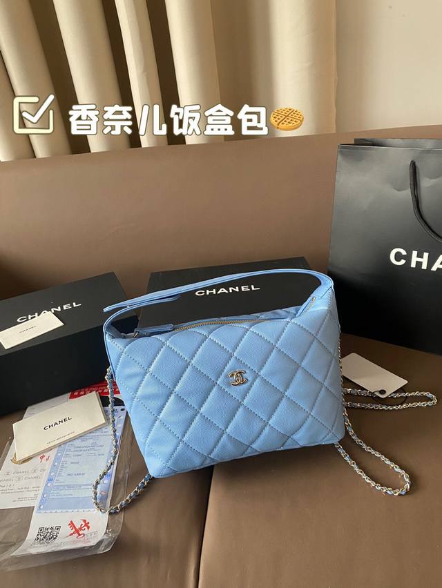 配折叠盒子 香奈儿饭盒包 很有质感又很轻松的一个包型 貌美又实用 尺寸：21*14