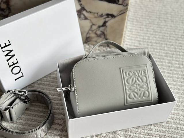 配盒 Size：18 12Cm Loewe 邮差包推荐！推荐！ 高级感 洋气百搭 男生、女生都可以背