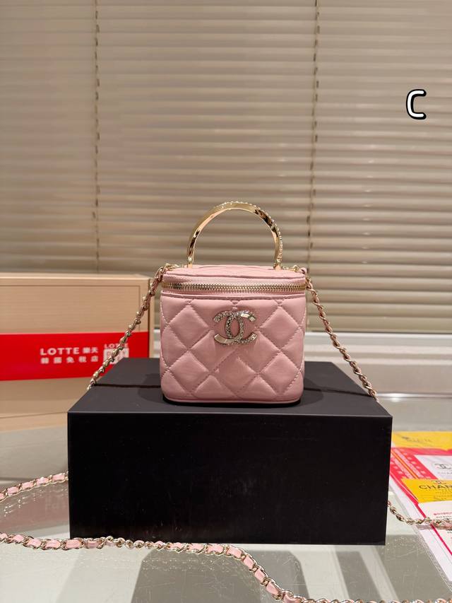 配包装 Size：11Cm 跑量品质 配包装 小香家 Chanel香奈儿新品口红包 手提化妆小盒子 出街打开能补妆 关上能拗造型