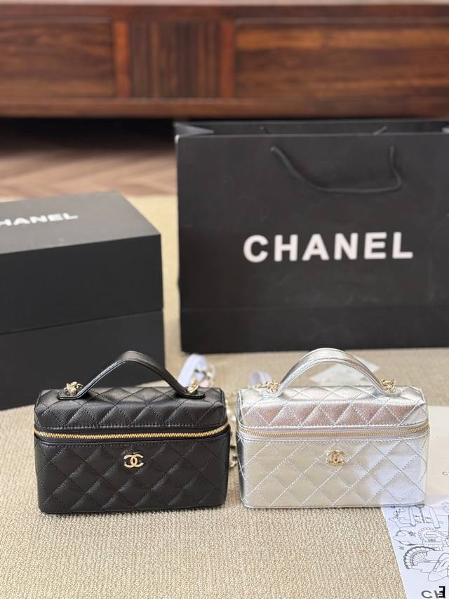 Chanel 盒子包 慵懒随性又好背 上身满满的惊喜 高级慵懒又随性 彻底心动的一只 Size:20 14Cm Chanel 盒子包 慵懒随性又好背 上身满满的惊喜 高级慵懒又随性 彻底心动的一只 Size:20 14Cm