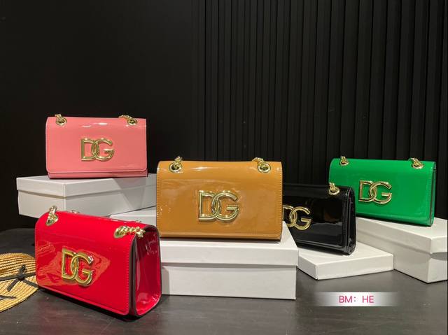 配盒 Bags Napoli 手袋灵感日记夏日优雅纷呈,#Dolcegabbana 多样手袋丰富你的百变造型在dg包袋家族中,创意总监stefano和domen 配盒 Bags Napoli 手袋灵感日记夏日优雅纷呈,#Dolcegabbana 多样手袋丰富你的百变造型在dg包袋家族中,创意总监stefano和domen