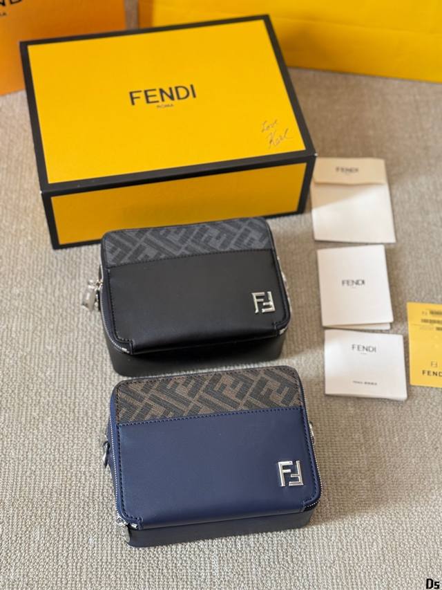 Size: 18 15Cm 谁能拒绝芬迪 Fendi新款相机包 温柔与优雅并存皮质细腻、柔软肩带的转换也超级神奇哦! 很値得期待哦 Size: 18 15Cm 谁能拒绝芬迪 Fendi新款相机包 温柔与优雅并存皮质细腻、柔软肩带的转换也超级神奇哦! 很値得期待哦