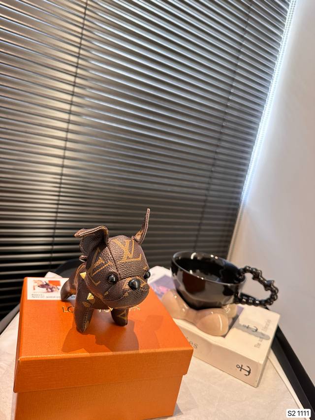 配盒子 Lv挂件 有被萌到 挂在包包上随身携带天天都是好心情~