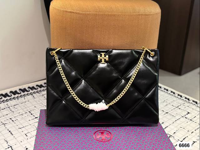 全套包装尺寸37.25 托里伯奇 菱格链条托特包 质感很高级 容量超级大也很耐用 日常出街背它回头率百分百 就是这种随性慵懒感