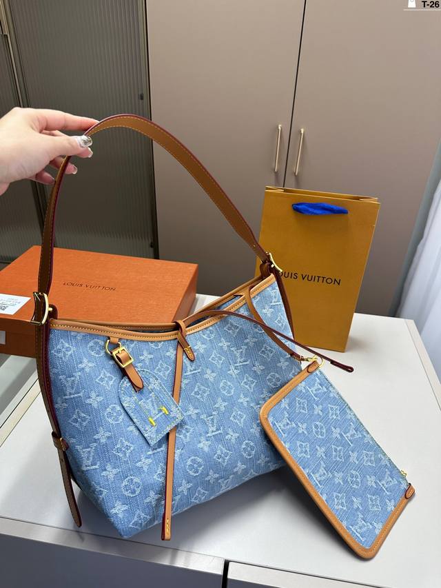 Lv路易斯威登carryall牛仔购物袋 手提单肩斜挎托特包新款购物袋 随便搭配一款小裙子都很出片 T-26尺寸26×21配盒 Lv路易斯威登carryall牛仔购物袋 手提单肩斜挎托特包新款购物袋 随便搭配一款小裙子都很出片 T-26尺寸26×21配盒